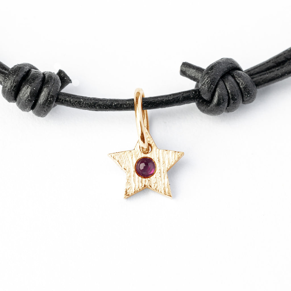 My Star, 18 kt. Gold, matte finish with Greenland Ruby